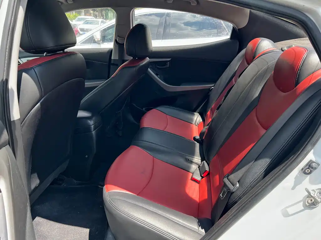 Hyundai Elantra Langdong — миниатюра 5