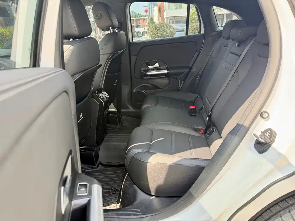 Mercedes-Benz GLA — миниатюра 10