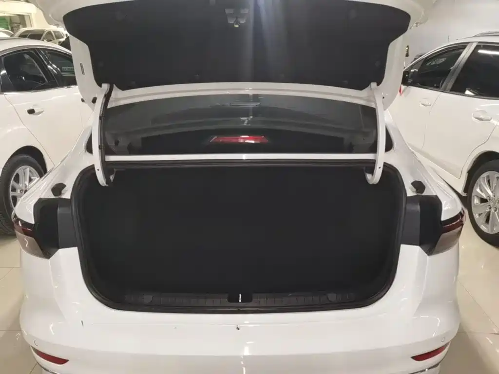 Geely Emgrand — миниатюра 19