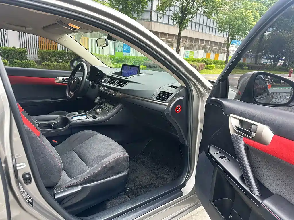 Lexus CT — миниатюра 18