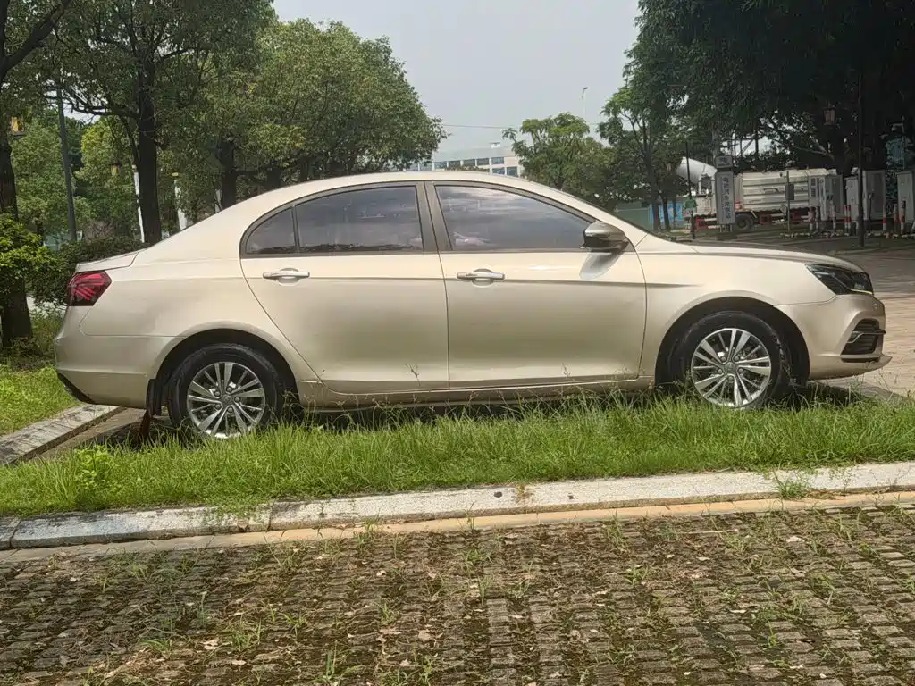 Geely Emgrand — миниатюра 6