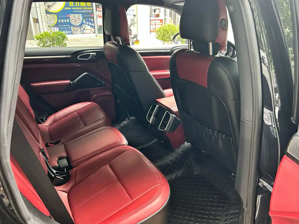 Porsche Cayenne — миниатюра 11