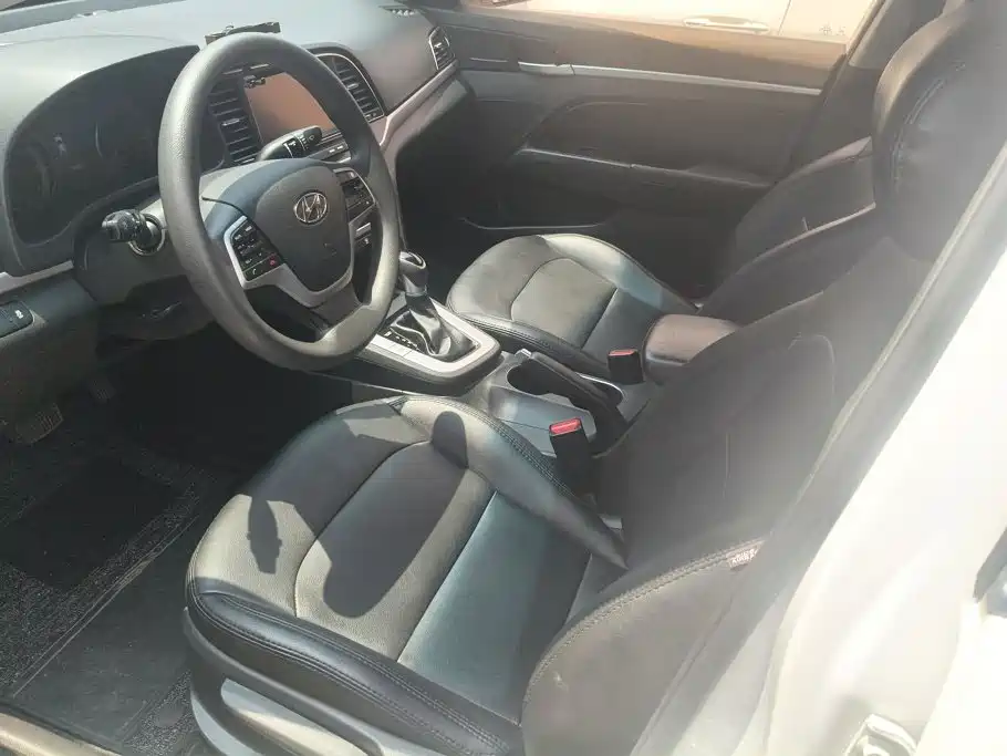 Hyundai Elantra — миниатюра 9