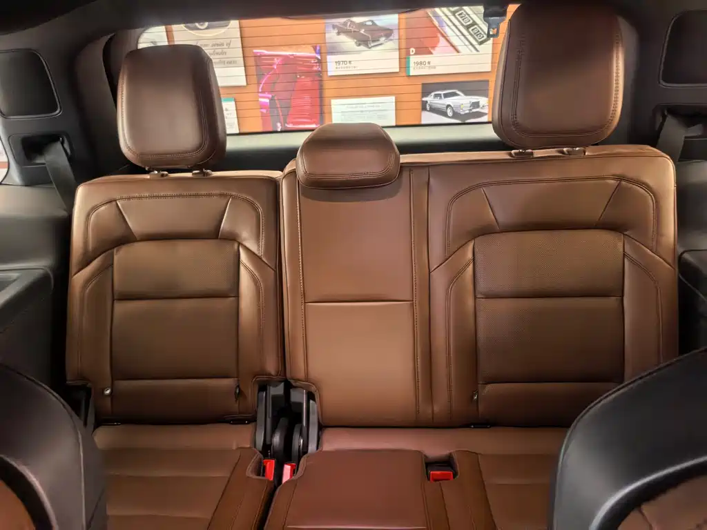 Lincoln Navigator — миниатюра 11