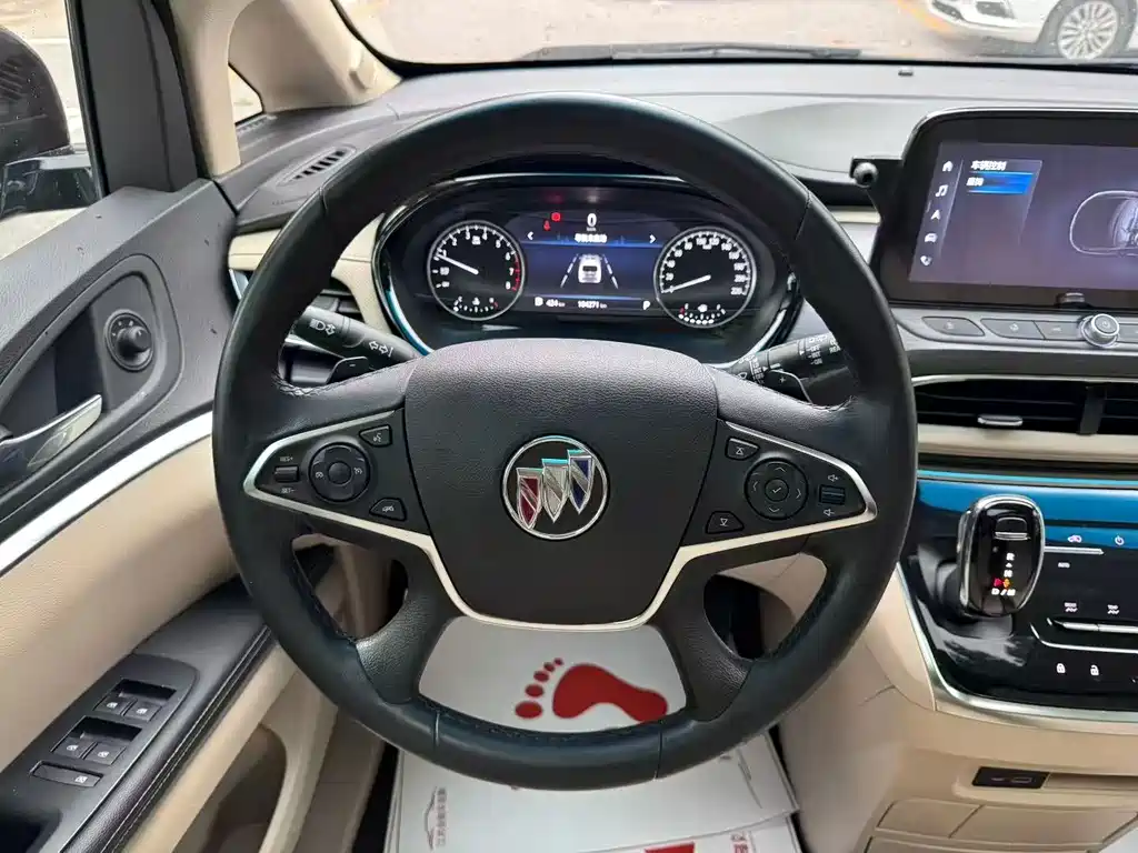 Buick GL8 — миниатюра 3