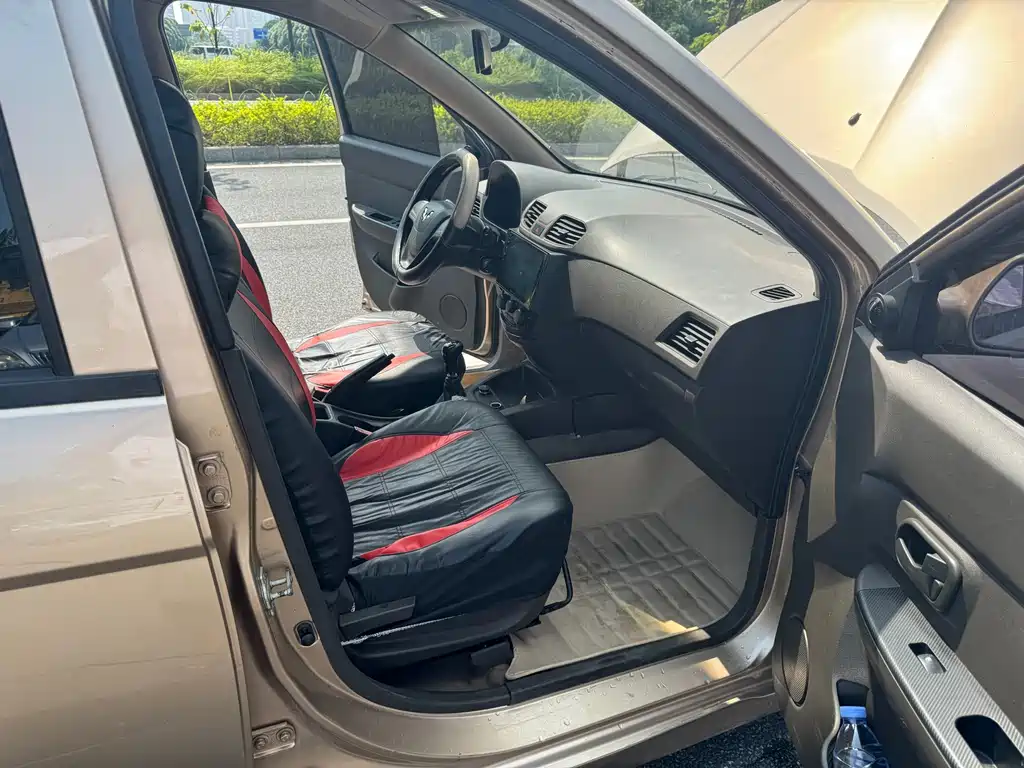 Wuling Hongguang — миниатюра 10