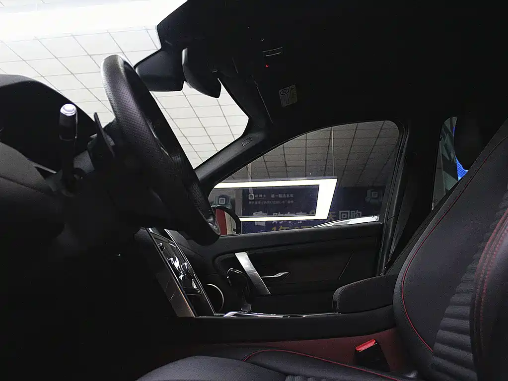Land Rover Discovery Sport — миниатюра 6