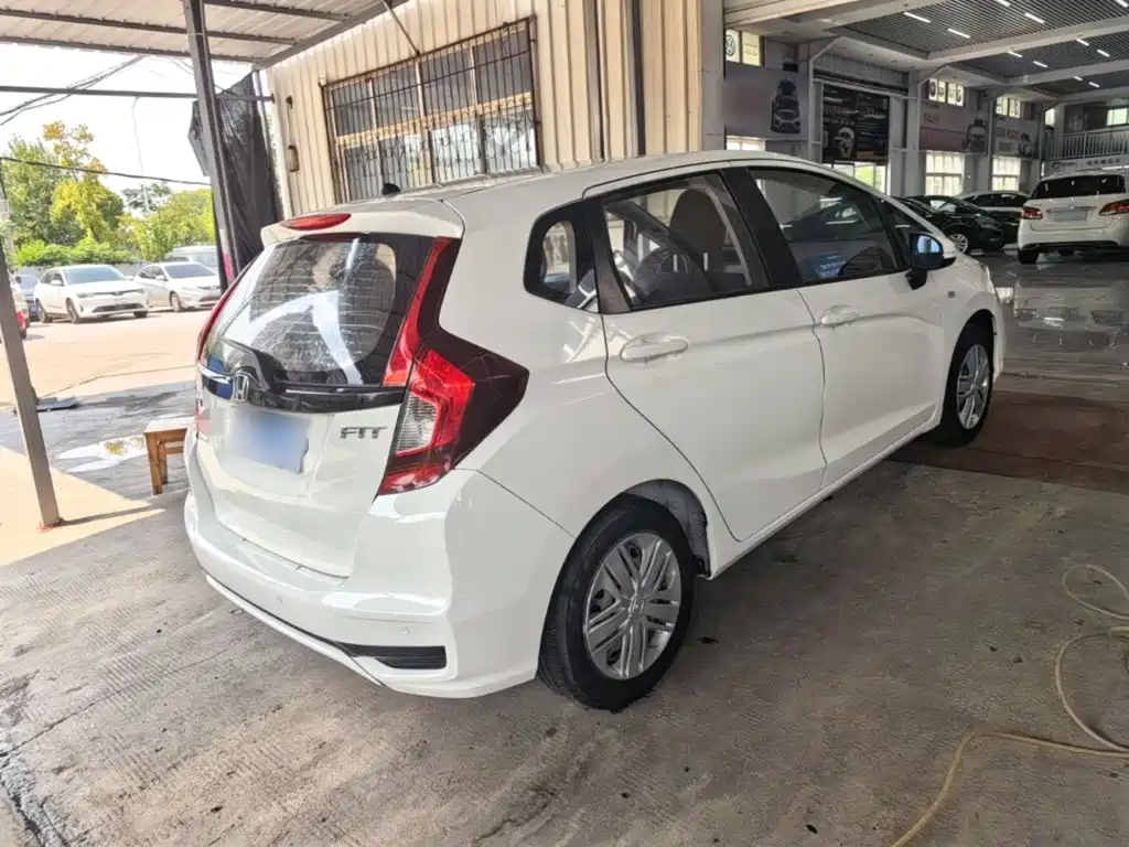 Honda Fit — миниатюра 7