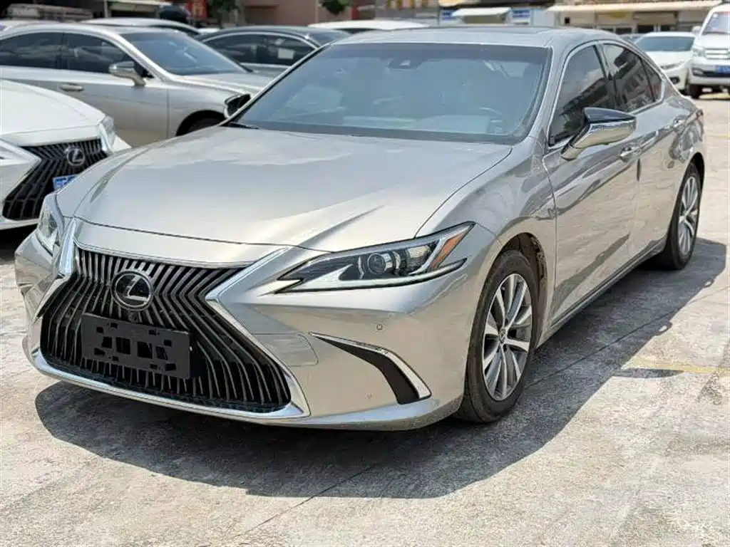 Lexus ES 2018