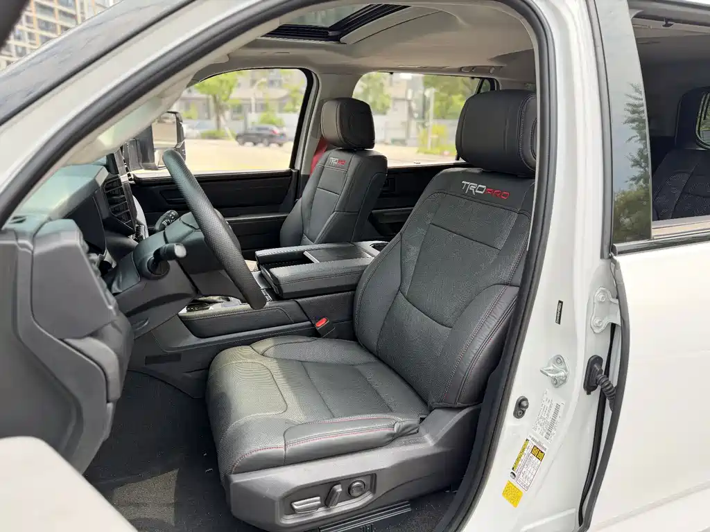Toyota Sequoia — миниатюра 9
