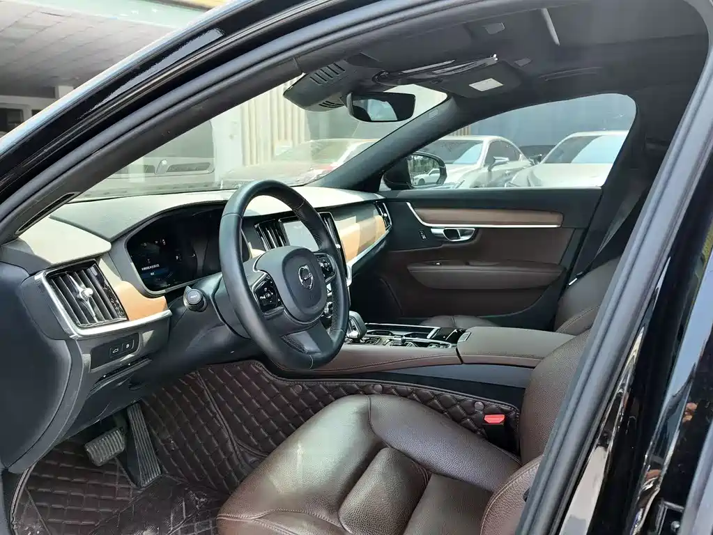 Volvo S90 PHEV — миниатюра 7