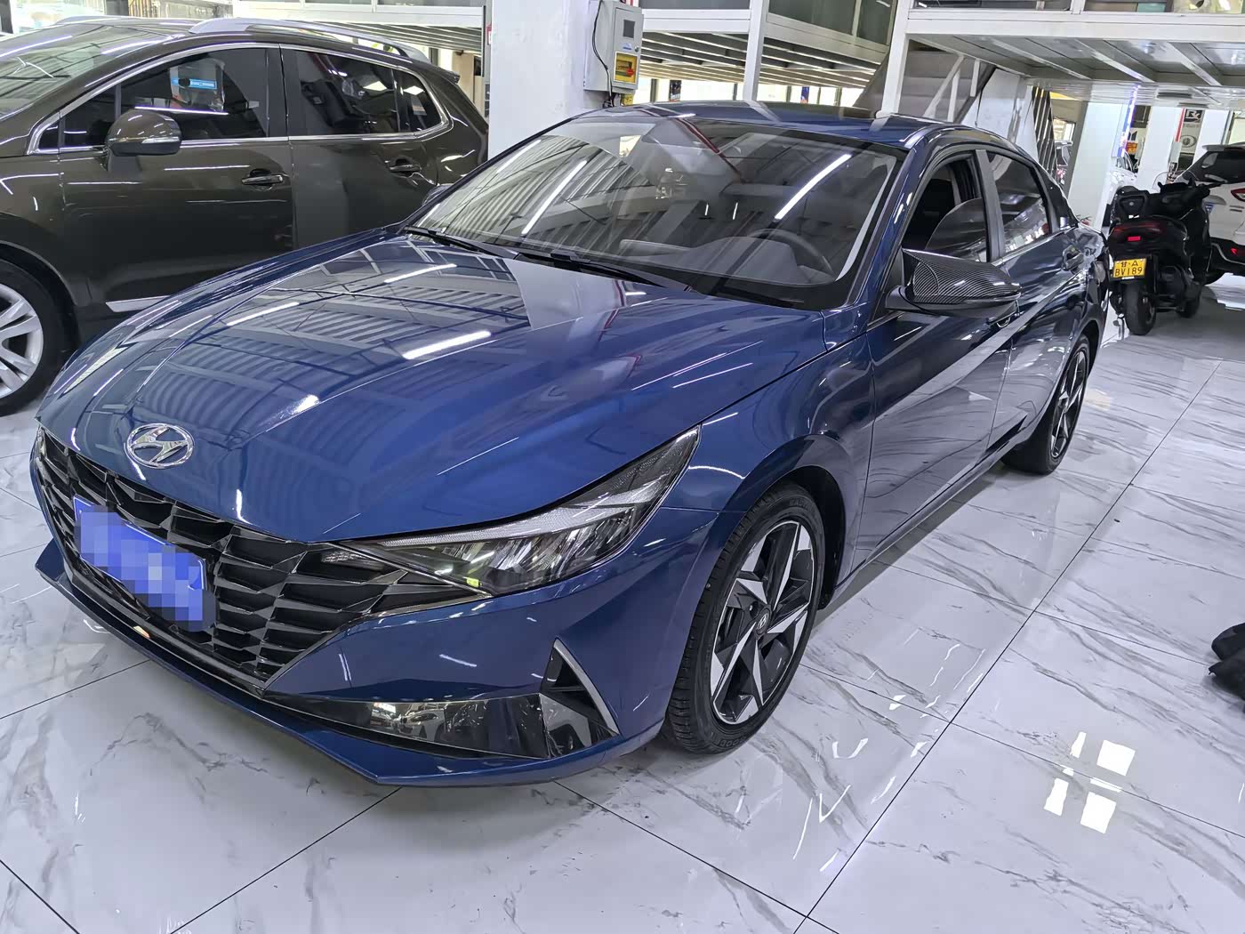 Hyundai Elantra 1.5 л 2023 г. Голубой, пробег 30000 км