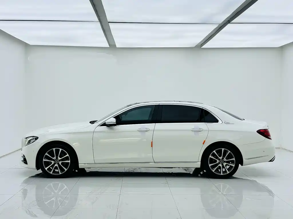 Mercedes-Benz E-Class — миниатюра 4