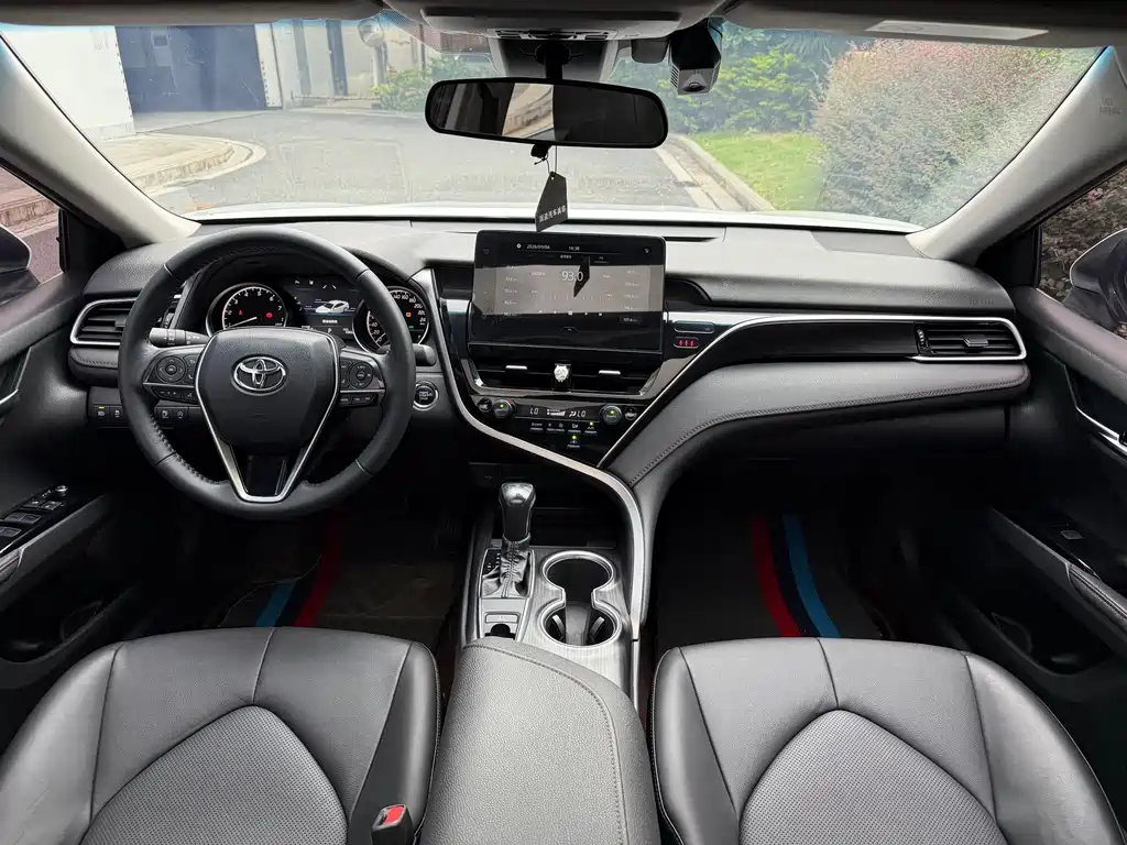 Toyota Camry — миниатюра 8
