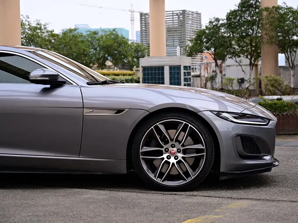 JAGUAR F TYPE