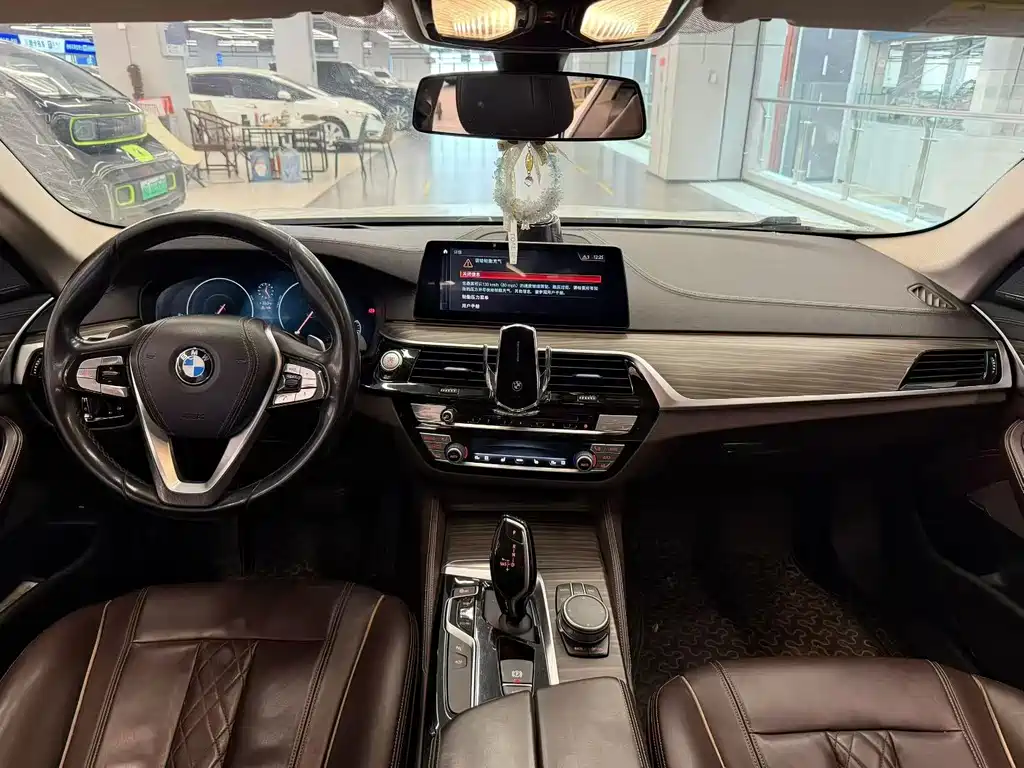 BMW 5 Series — миниатюра 6