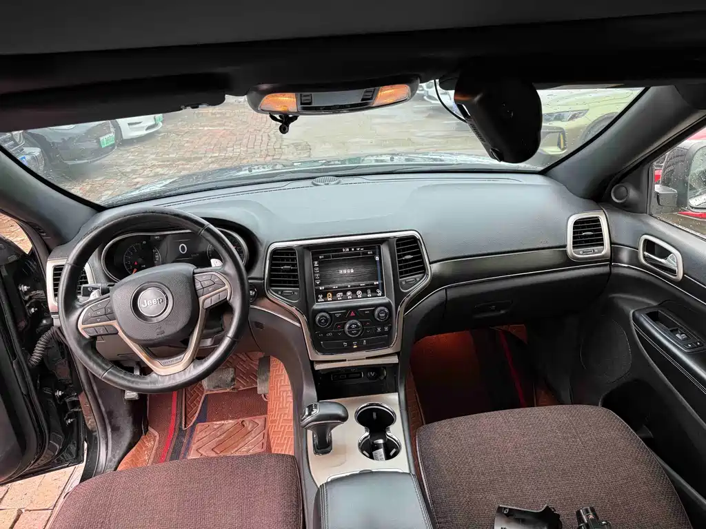 Jeep Grand Cherokee (Import) — миниатюра 9