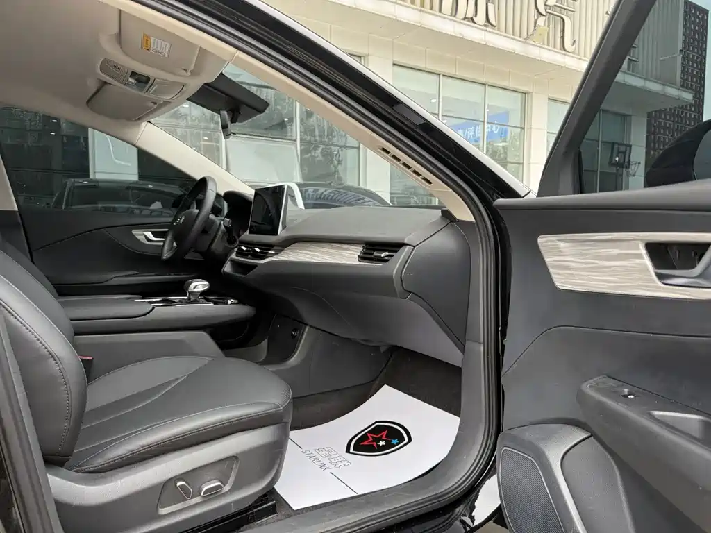 Hongqi Hongqi E-QM5 — миниатюра 9