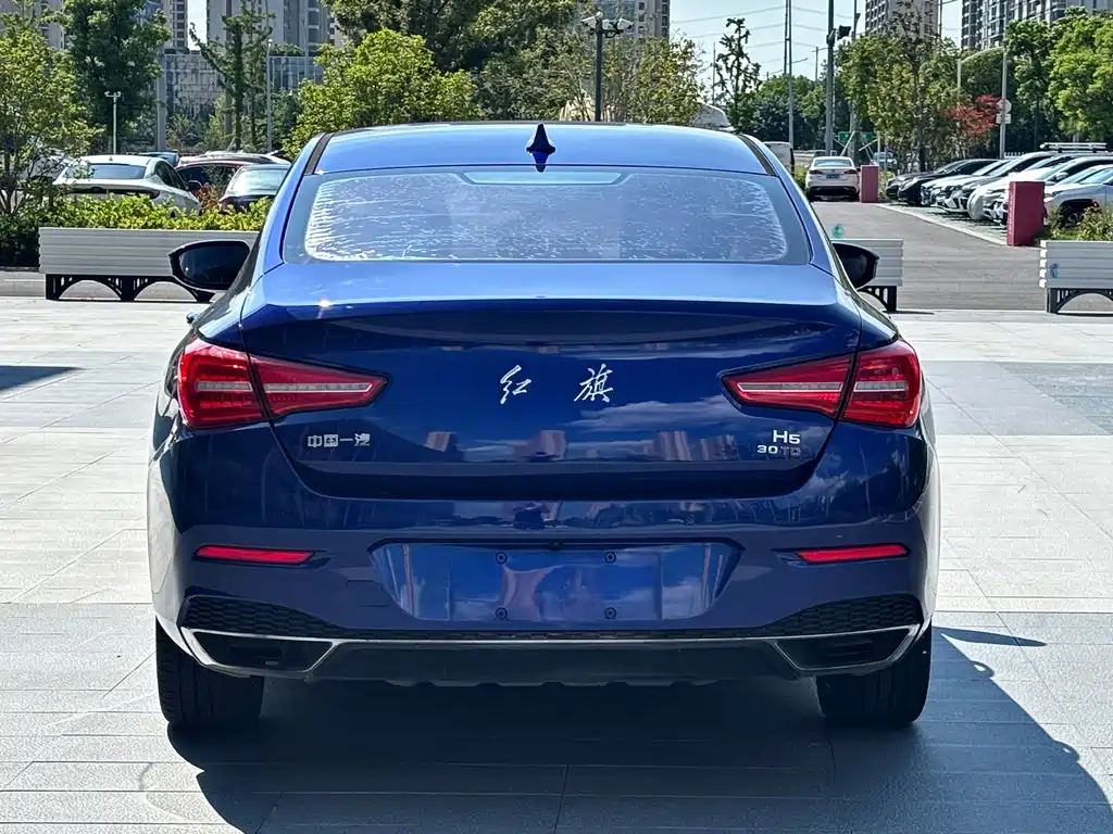 Hongqi Hongqi H5 — миниатюра 6