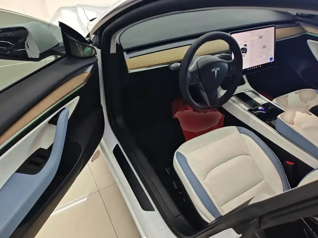 Tesla Model 3 — миниатюра 16