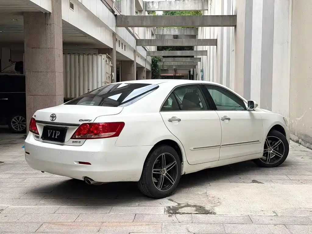 Toyota Camry — миниатюра 7