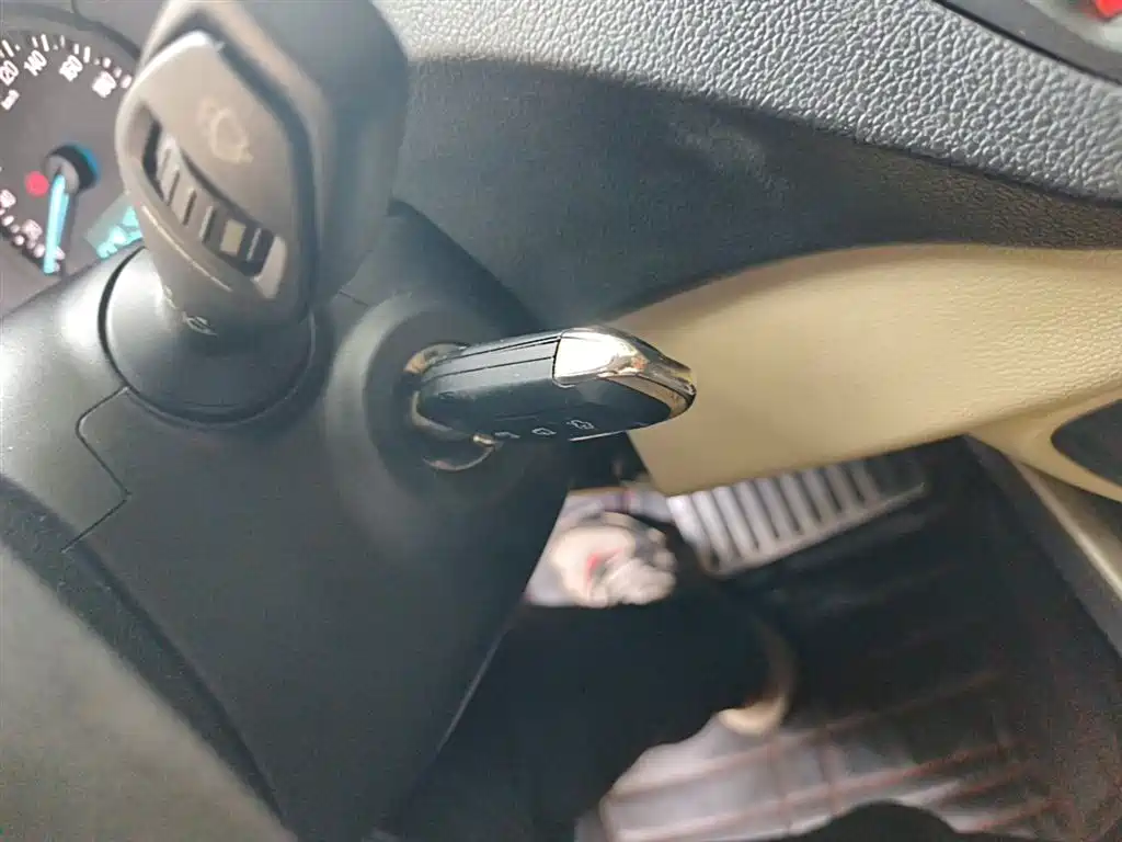Ford Escort 2015 1.5L AT Comfort