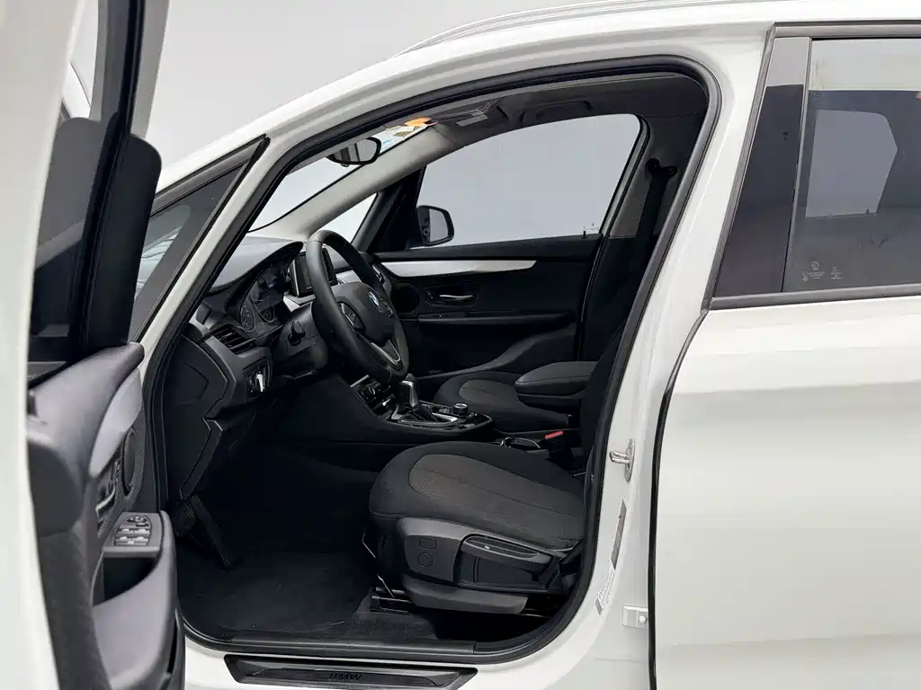 BMW 2 Series Active Tourer — миниатюра 13