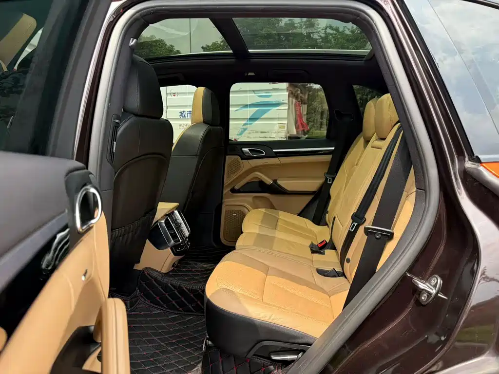 Porsche Cayenne — миниатюра 6