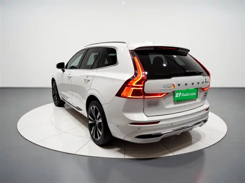 Volvo XC60 2023 T8 Luxury
