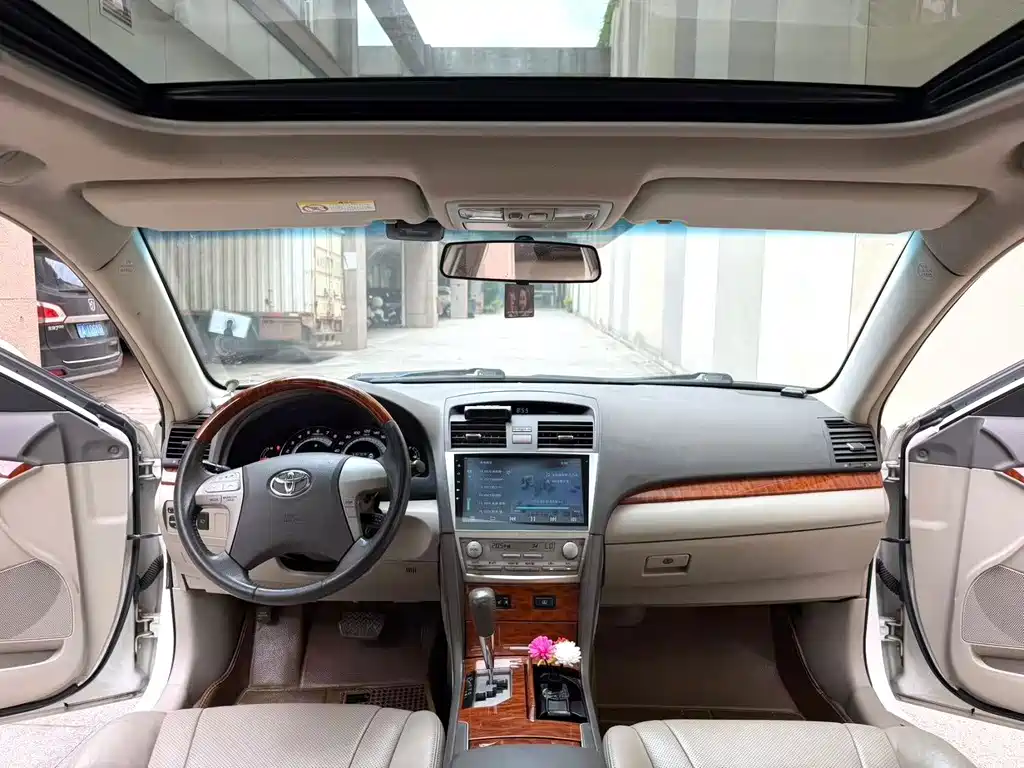 Toyota Camry — миниатюра 4