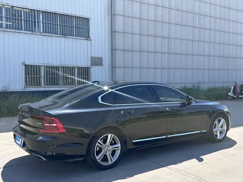 Volvo S90 — миниатюра 6