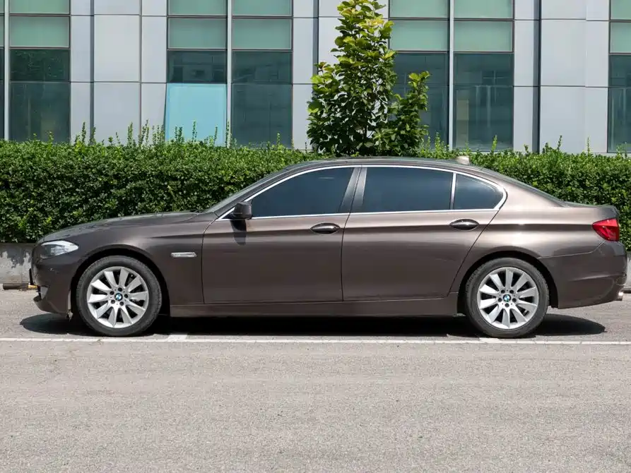 BMW 5 Series — миниатюра 3