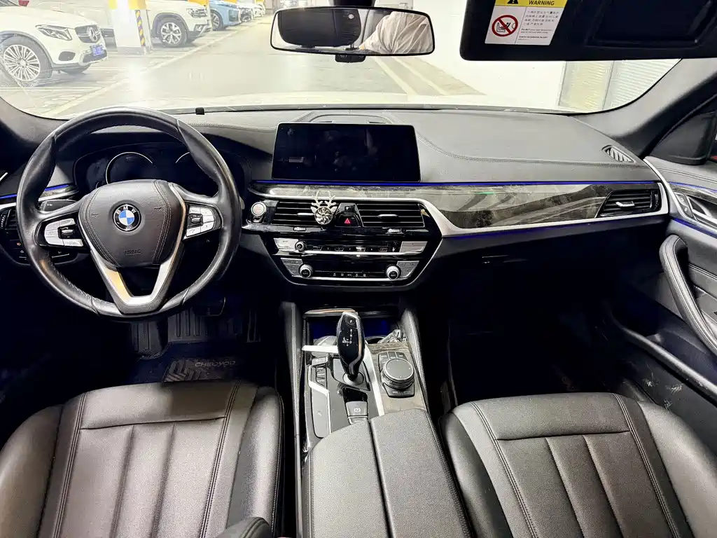 BMW 5 Series — миниатюра 8