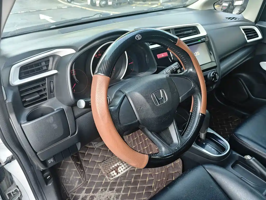 Honda Fit — миниатюра 8