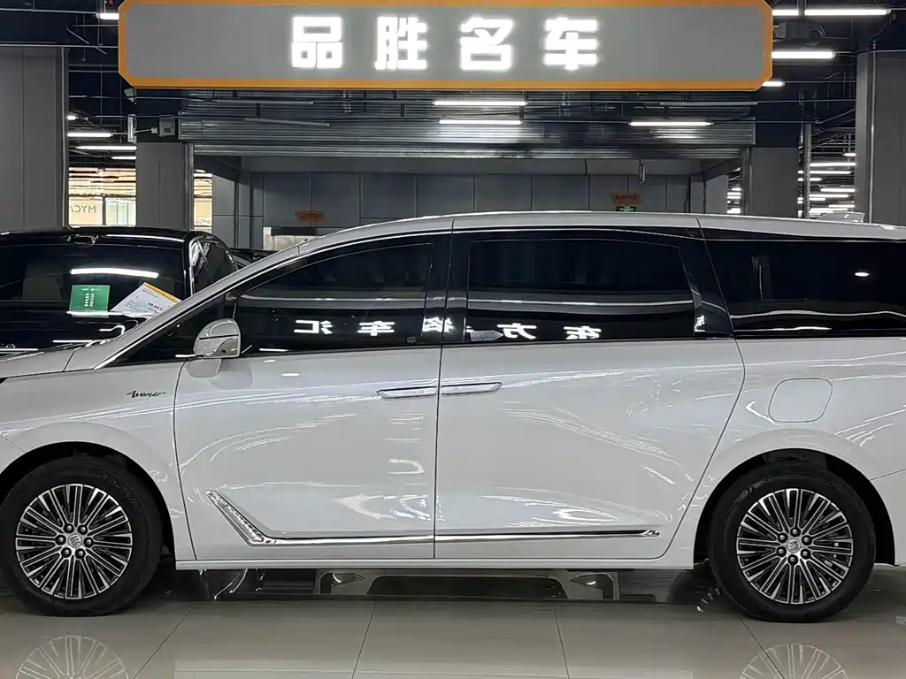 Buick GL8 Hybrid — миниатюра 4