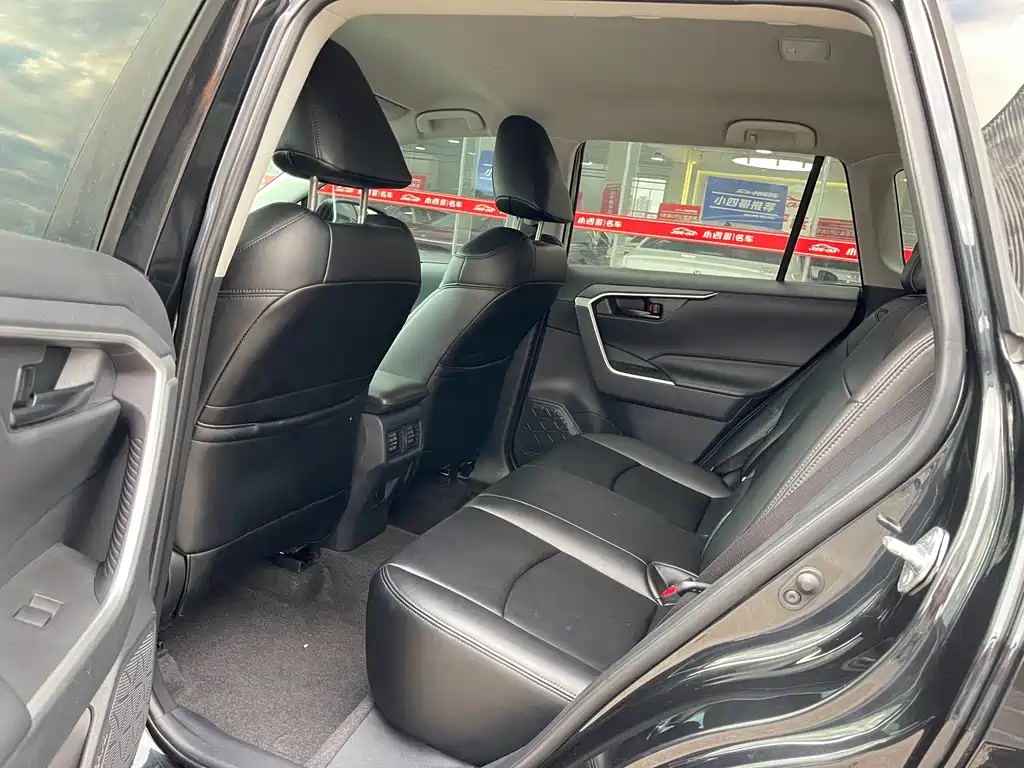 Toyota RAV4 — миниатюра 7