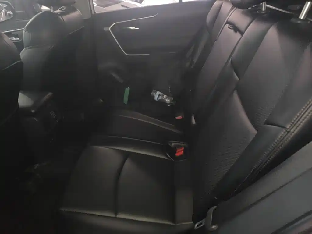 Toyota RAV4 — миниатюра 17