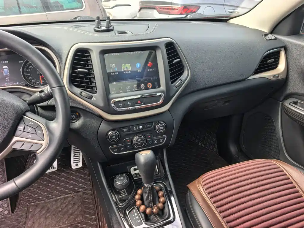 Jeep Cherokee — миниатюра 12