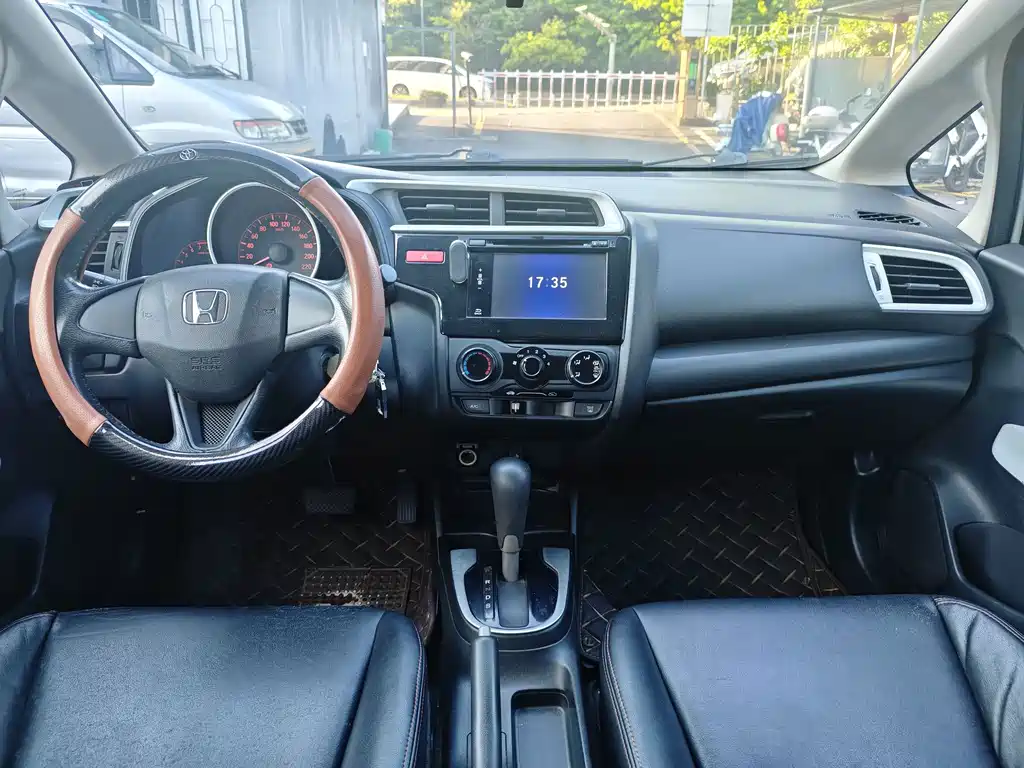 Honda Fit — миниатюра 9