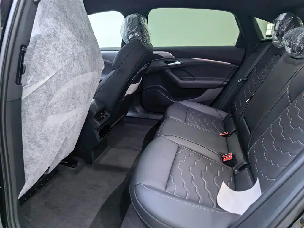 Audi A6L e-tron — миниатюра 13