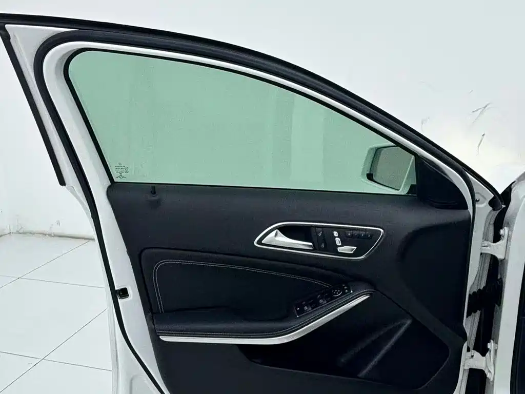 Mercedes-Benz GLA — миниатюра 16