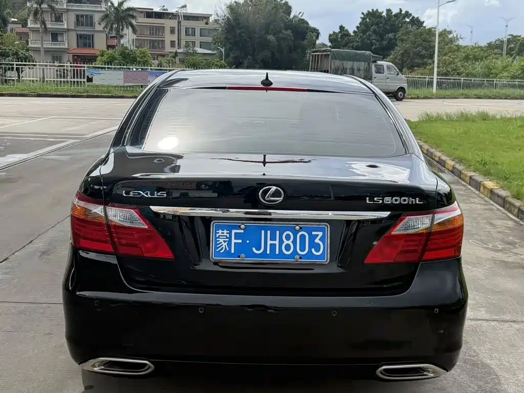 Lexus LS — миниатюра 3