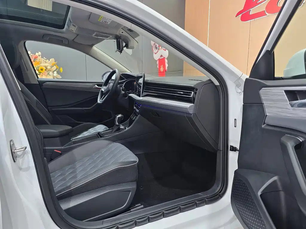 Volkswagen Sagitar — миниатюра 7