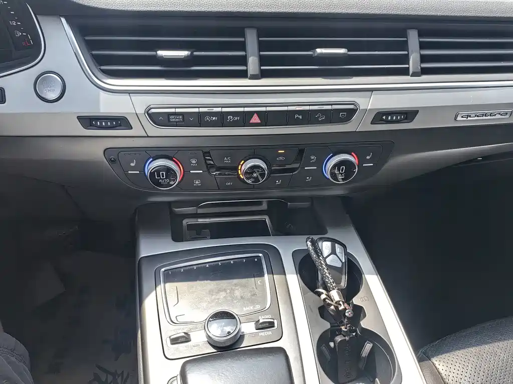 Audi Q7 — миниатюра 11
