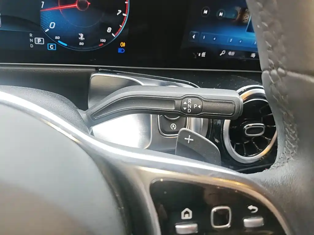 Mercedes-Benz GLB — миниатюра 14