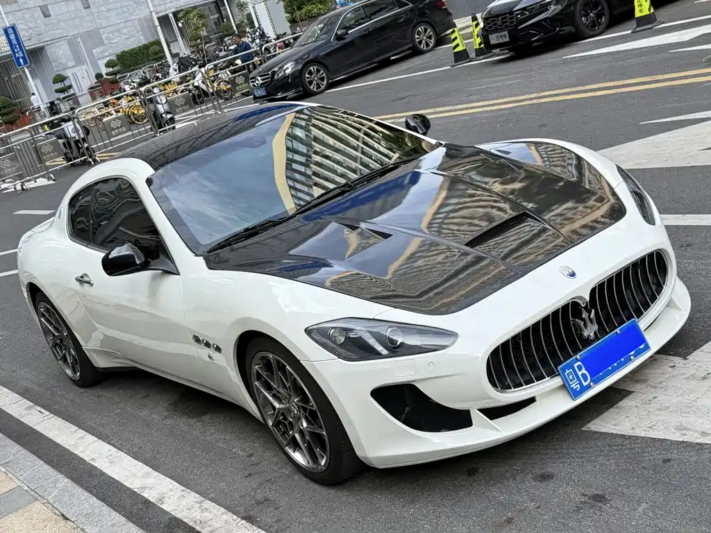 MASERATI GRANTURISMO