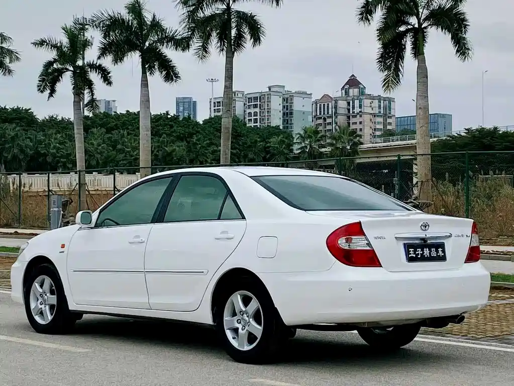 Toyota Camry — миниатюра 4