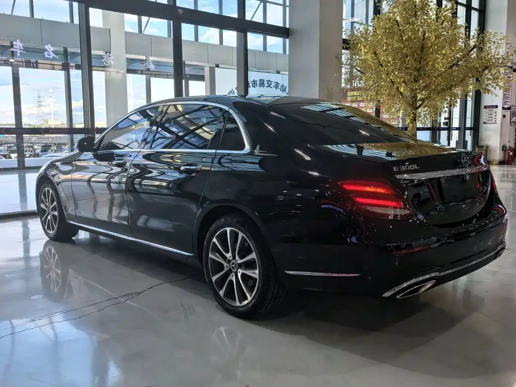 Mercedes-Benz E-Class — миниатюра 23