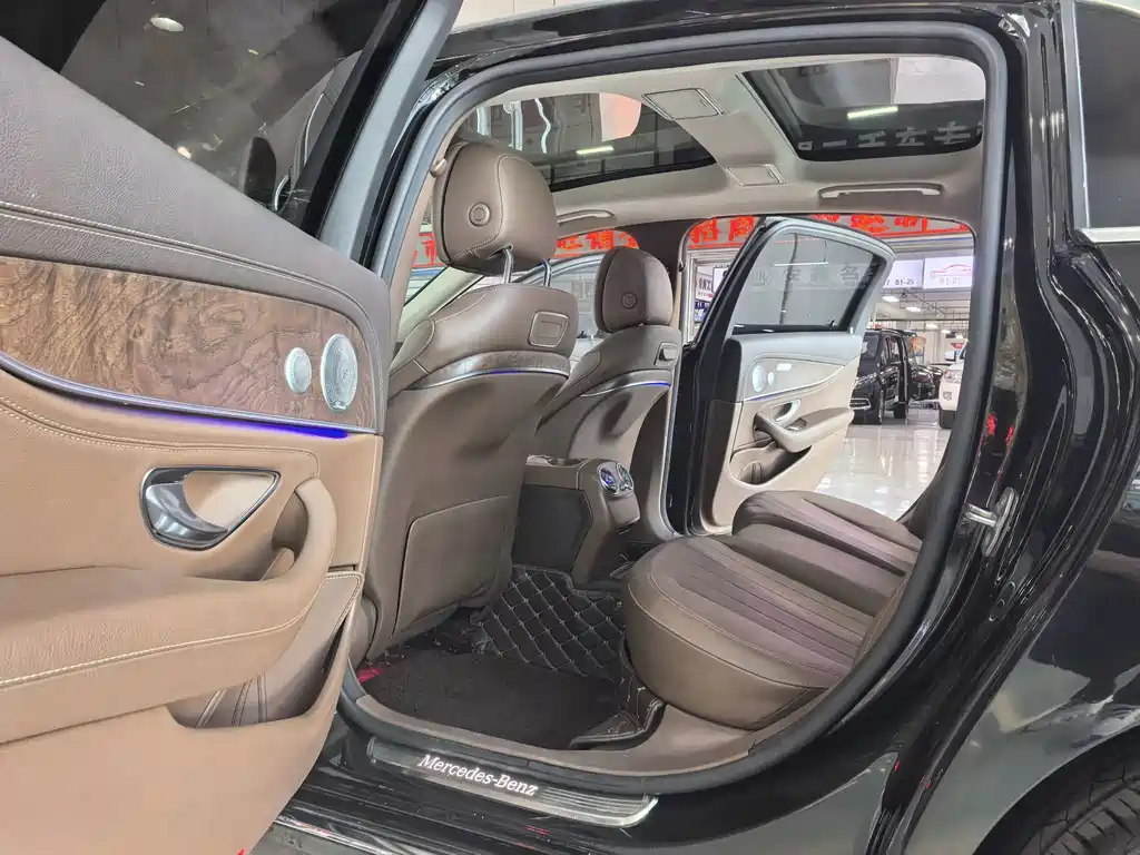 Mercedes-Benz E-Class — миниатюра 5