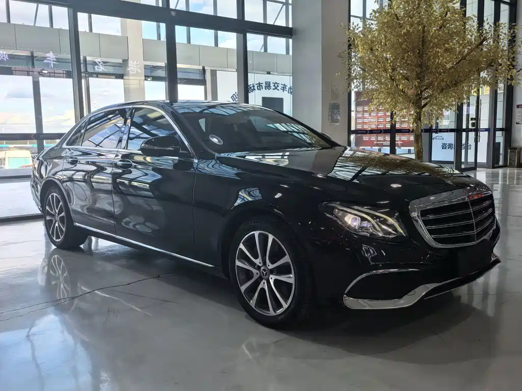 Mercedes-Benz E-Class — миниатюра 3